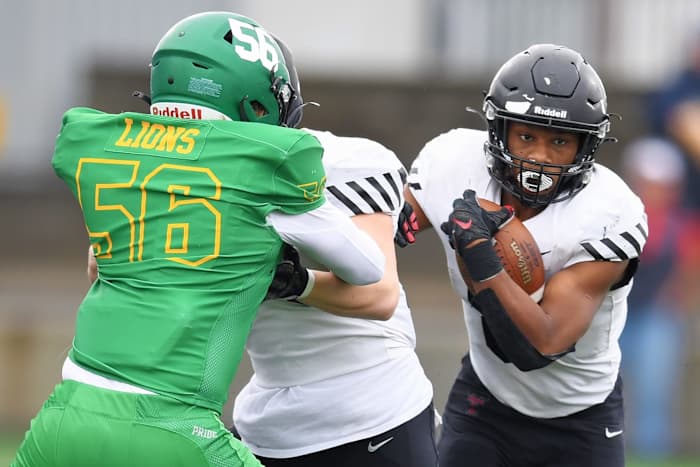 Tualatin.West-Linn.6A-football-semifinal.Leon-Neuschwander.70